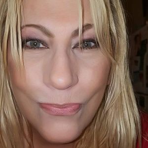 Meet your Posher, Carrie